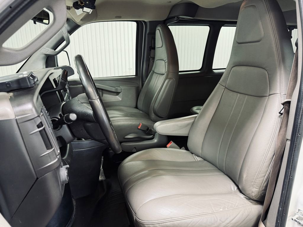 2019 GMC Savana Passenger 3500 LS
