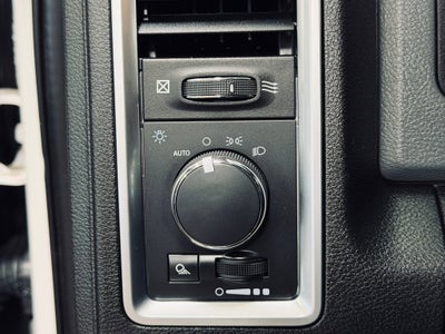 2019 RAM 1500 Classic SLT Crew Cab 4x4 5'7" Box