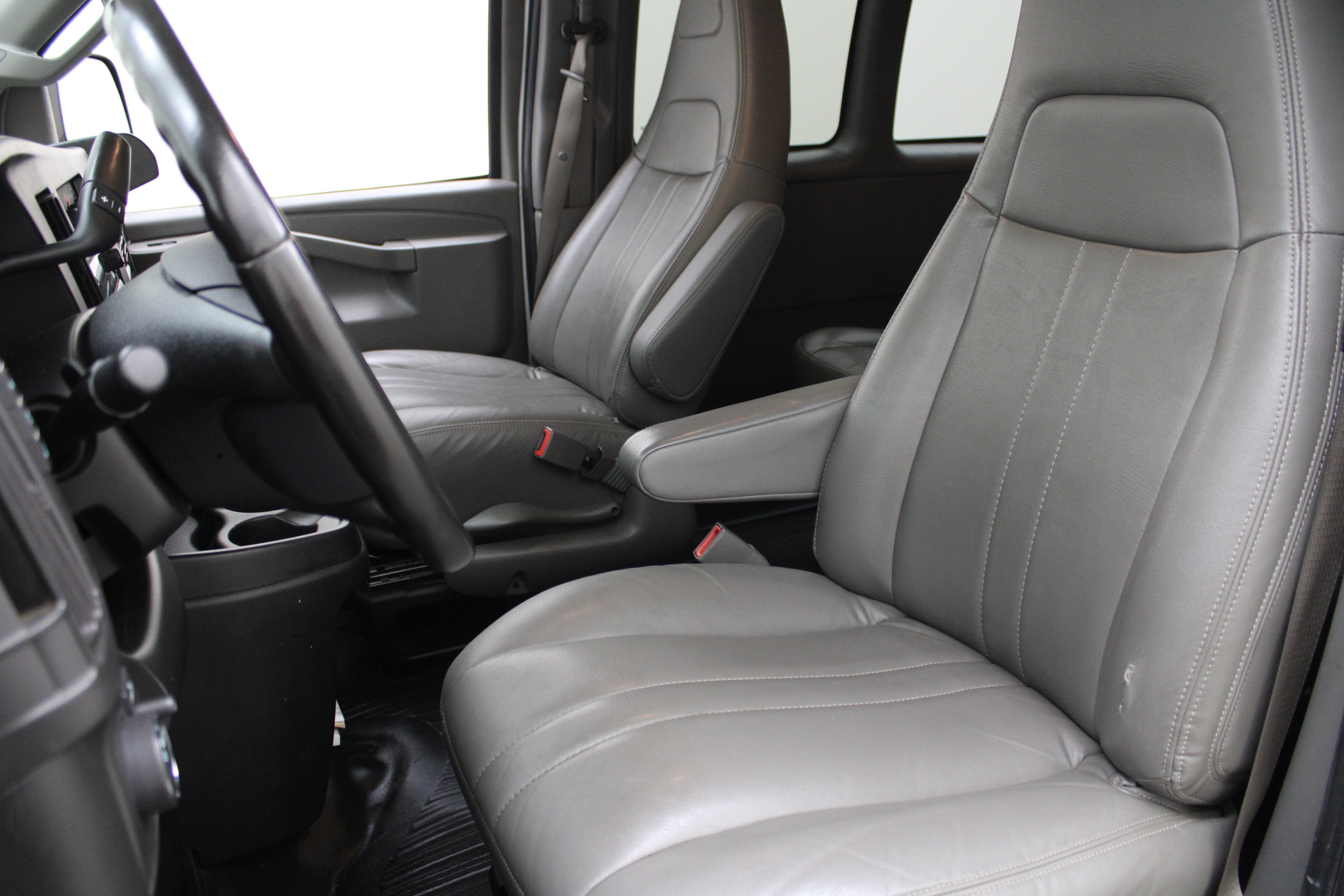 2020 GMC Savana Passenger LS