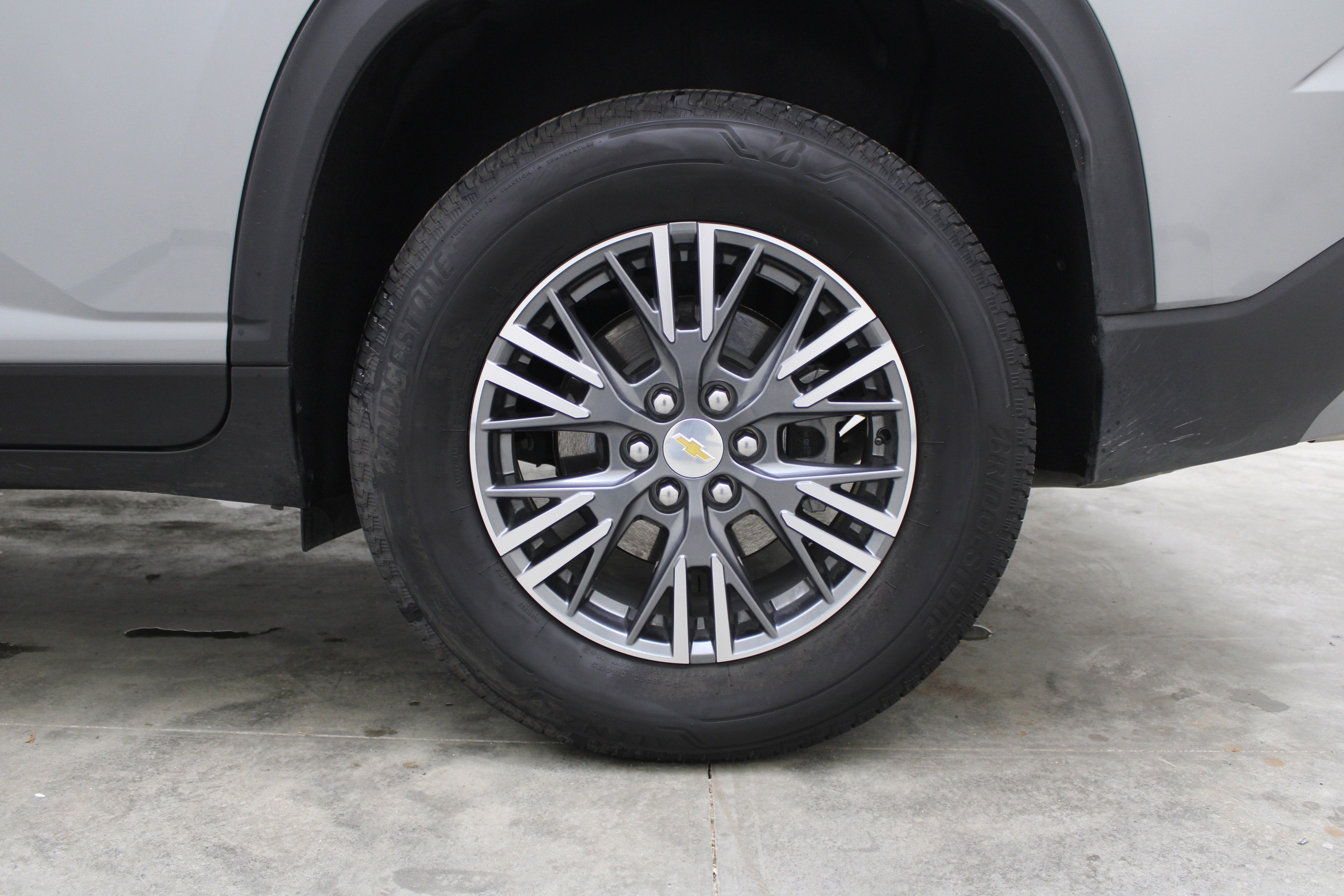 2025 Chevrolet Traverse AWD LT