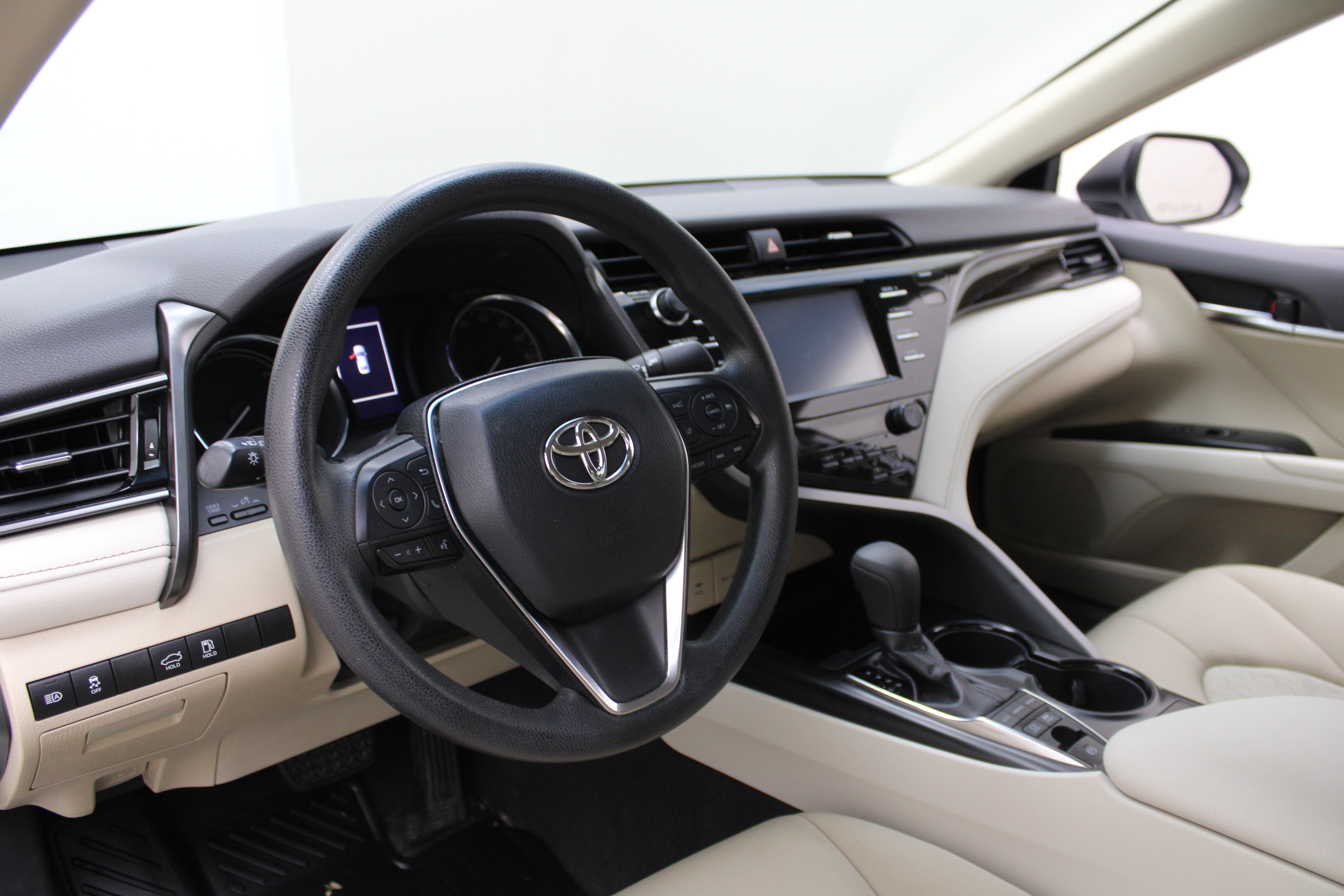 2019 Toyota Camry Hybrid LE