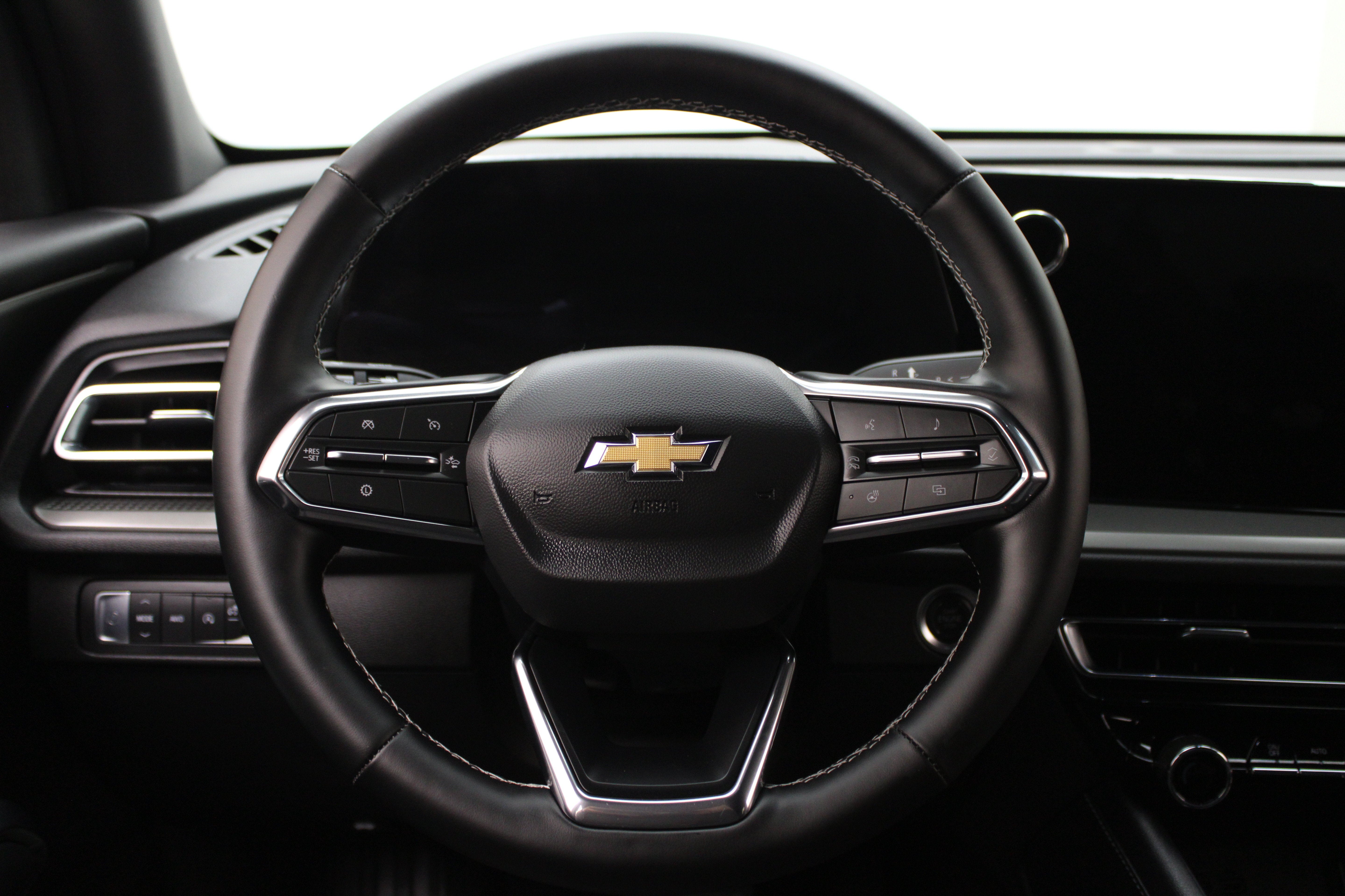 2025 Chevrolet Traverse AWD LT