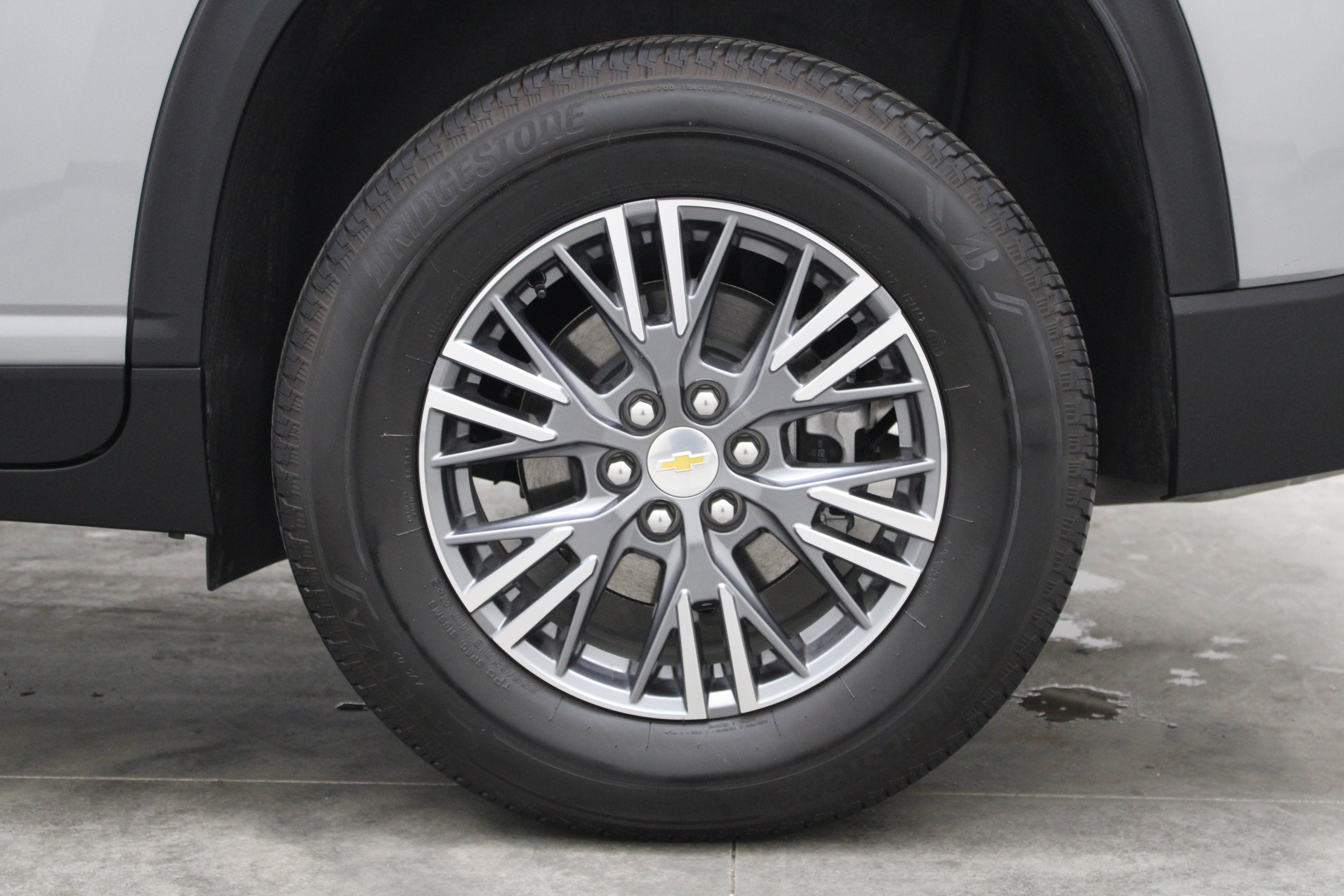 2025 Chevrolet Traverse AWD LT